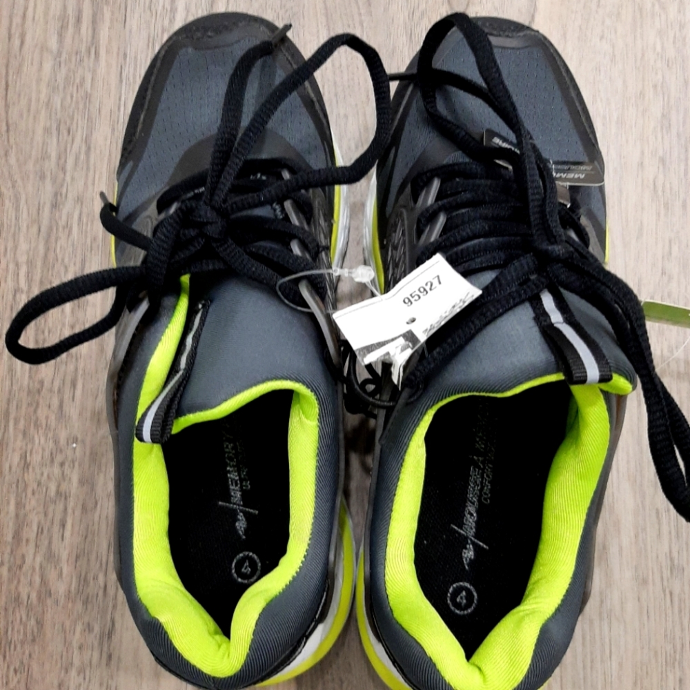 Boys runners size 4. Black and grey Memory Foam ultra plush.